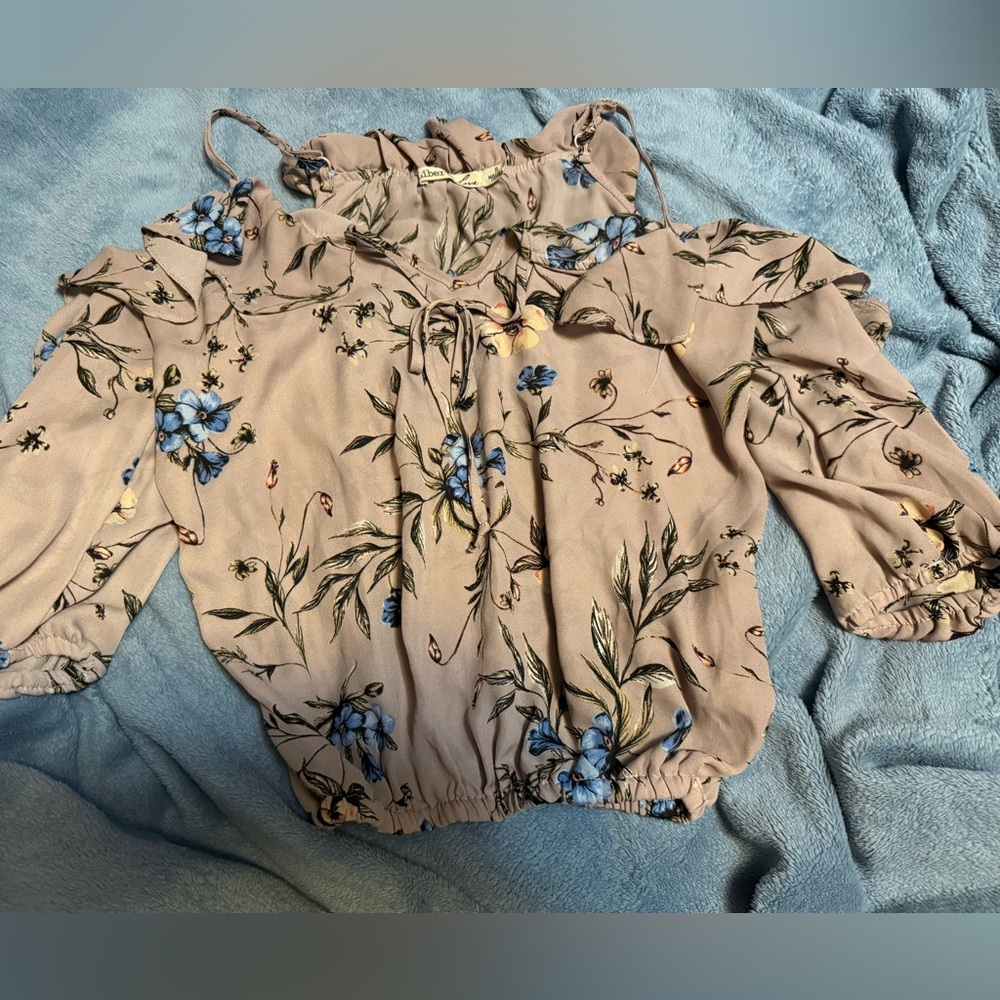 Floral Ruffle Blouse - Beige purple with Blue Accents